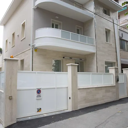 Boutique Enia 3*
