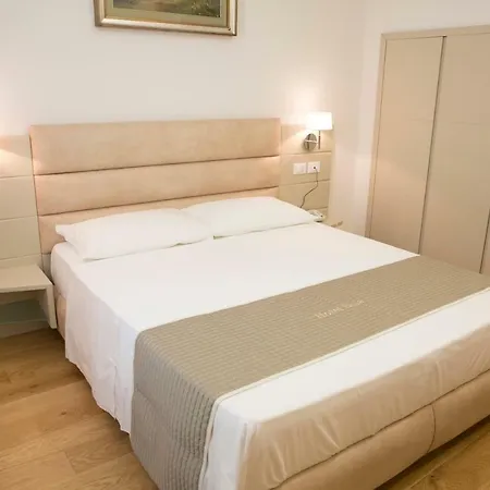 Boutique Enia 3* Prato (Prato)