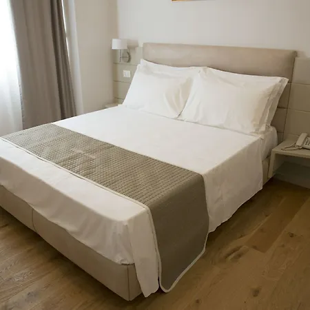 Hotel Boutique Enia 3*